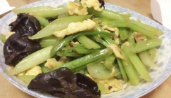 Low-fat diet: Scrambled eggs with Black fungus and celery