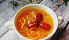 Nourishing diet: White fungus broth with Cordyceps militaris